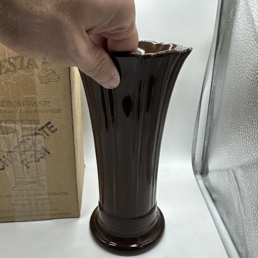 VASE chocolate brown HOMER LAUGHLIN FIESTA 9 5/8